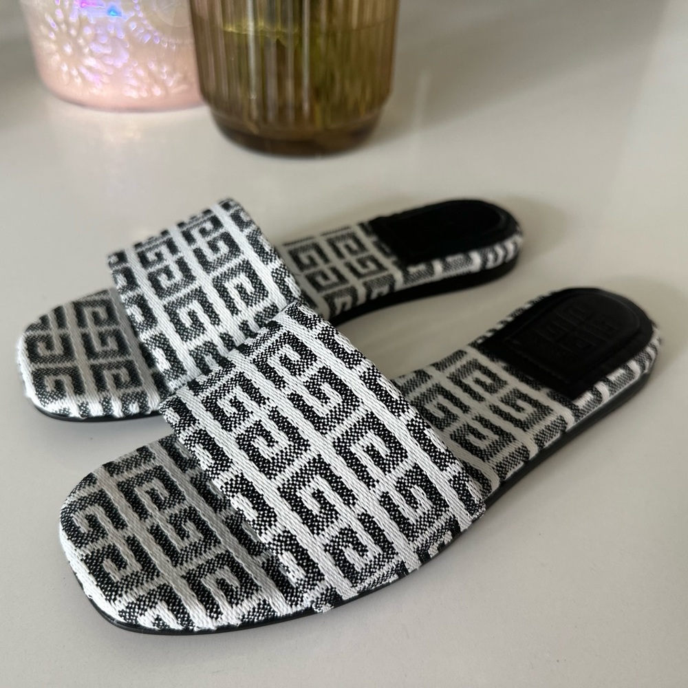 Givenchy sandalias size 36.5